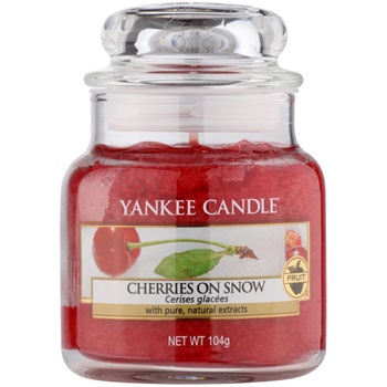 Yankee Candle Cherries on Snow vonná svíčka 104 g Classic malá 