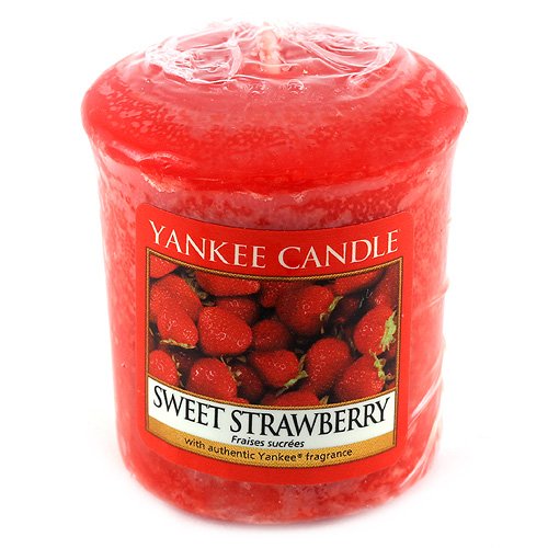 Yankee Candle Sweet Strawberry votivní svíčka 49 g